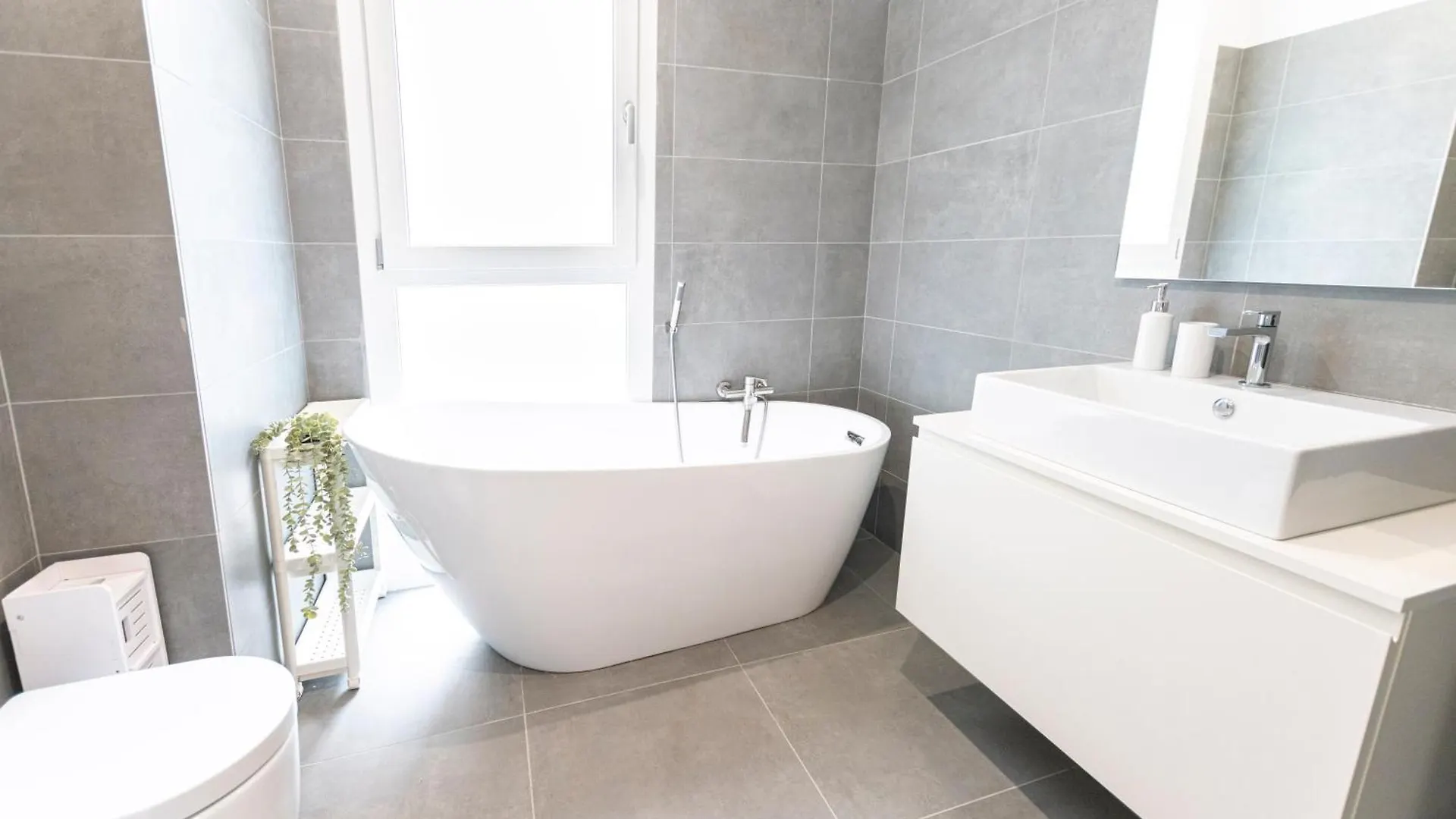 Luxury Apartment - Principe Eugenio 3 Милан